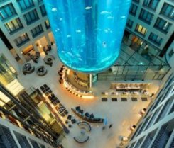 АкваДом (AquaDom), Берлине,  самый большой в мире цилиндрический аквариум,  CityQuartier DomAquaree,  Германия