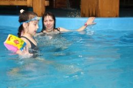 Дети в аквапарке Дети в аквапарке