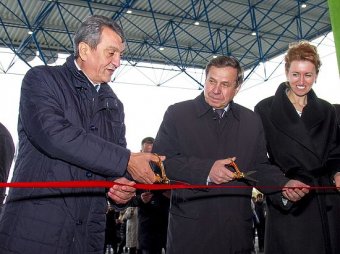 Самый большой в России крытый аквапарк открыли в Новосибирске